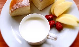 面包和牛奶都会有的
