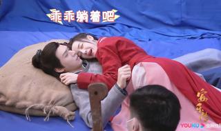 热巴龚俊现身美容院 热巴龚俊现身美容院